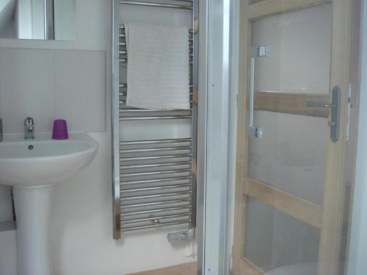 Captivating 2-Bed House With Log Burner In Kérien المظهر الخارجي الصورة