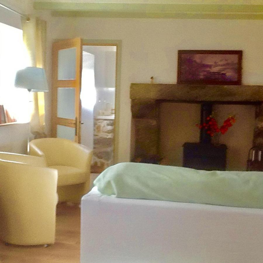 Captivating 2-Bed House With Log Burner In Kérien المظهر الخارجي الصورة
