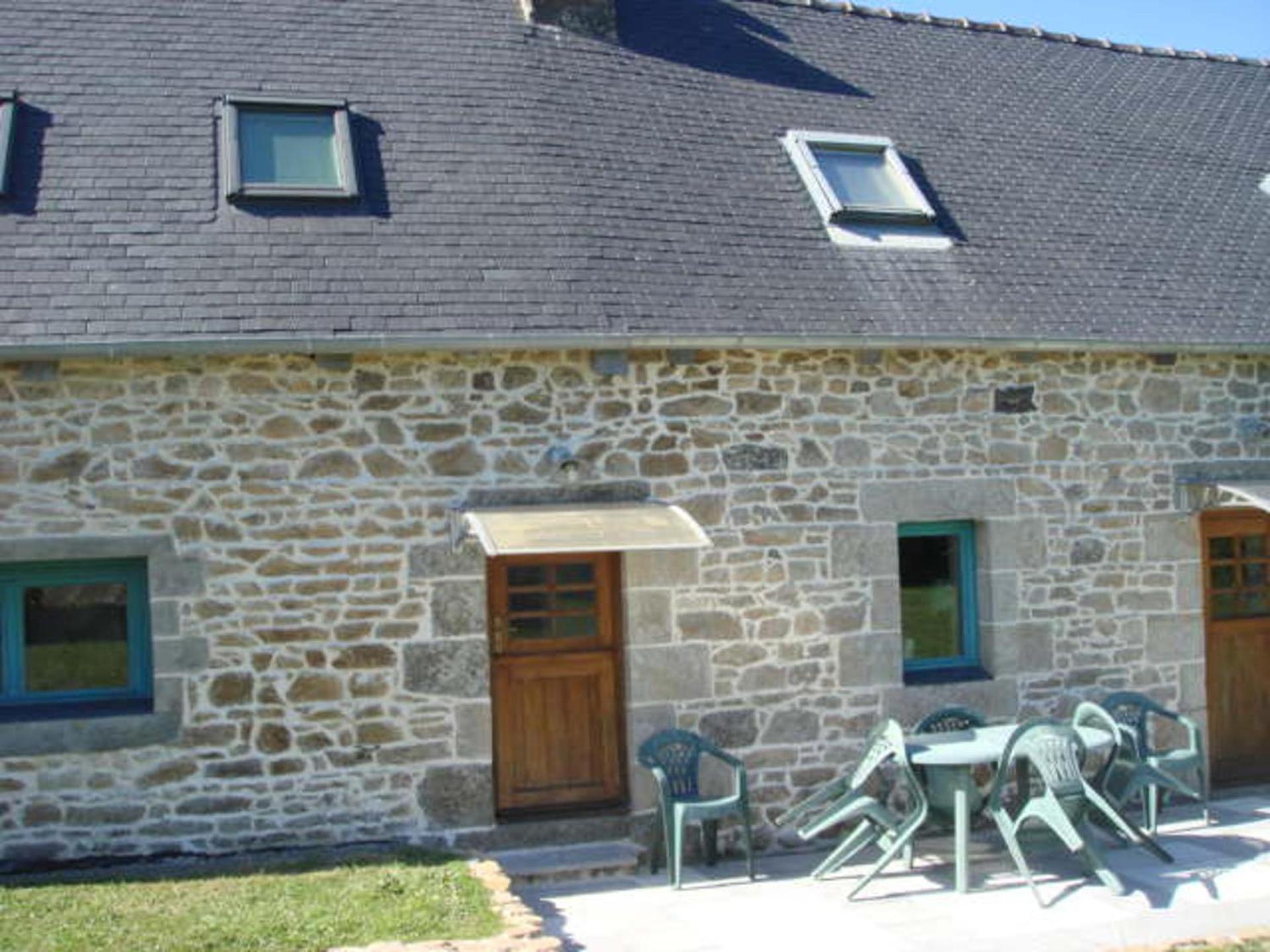 Captivating 2-Bed House With Log Burner In Kérien المظهر الخارجي الصورة